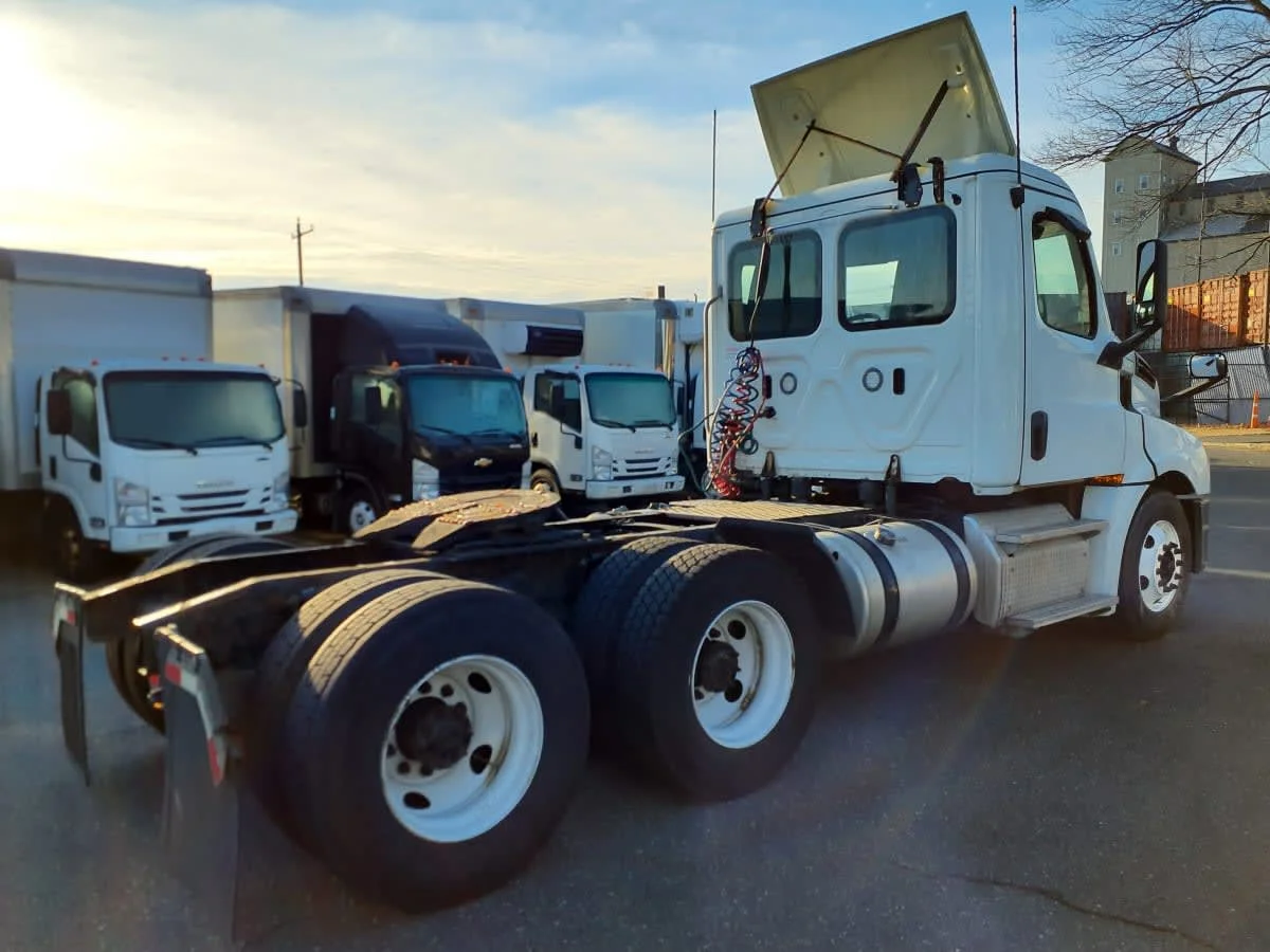 2019 Freightliner Cascadia in Springfield, MA — photo 4