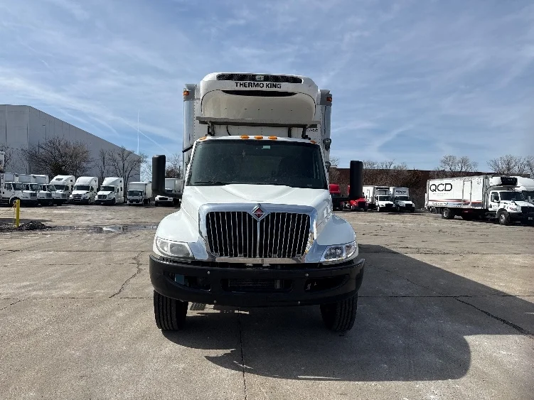 2019 International MV - image 2