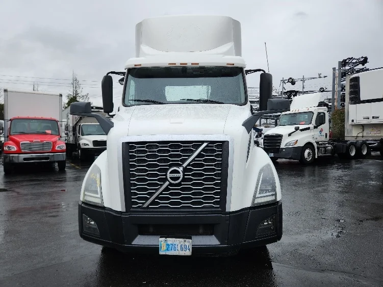 2019 Volvo VNL 300 - image 2