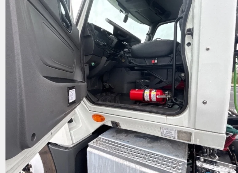 2020 International LT - image 9