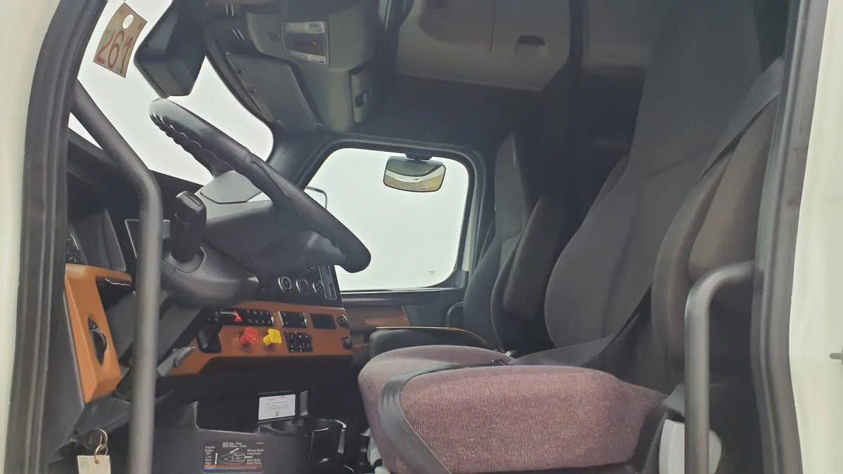 2020 Freightliner Cascadia in Birmingham, AL — photo 7