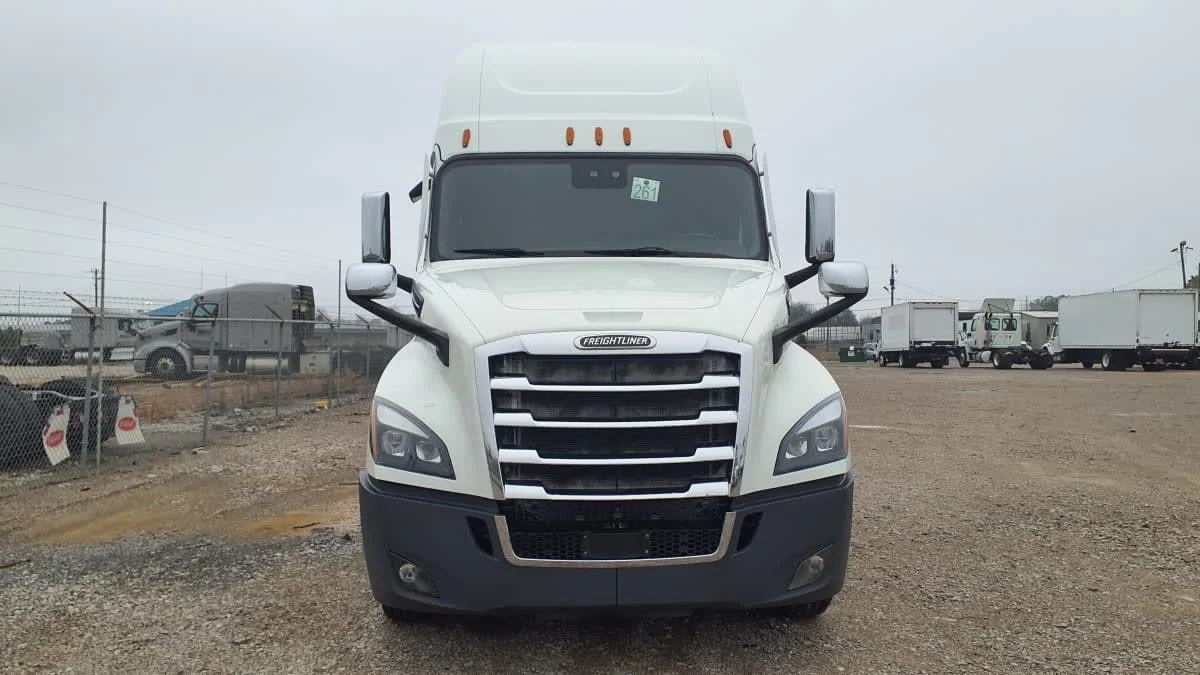 2020 Freightliner Cascadia in Birmingham, AL — photo 2