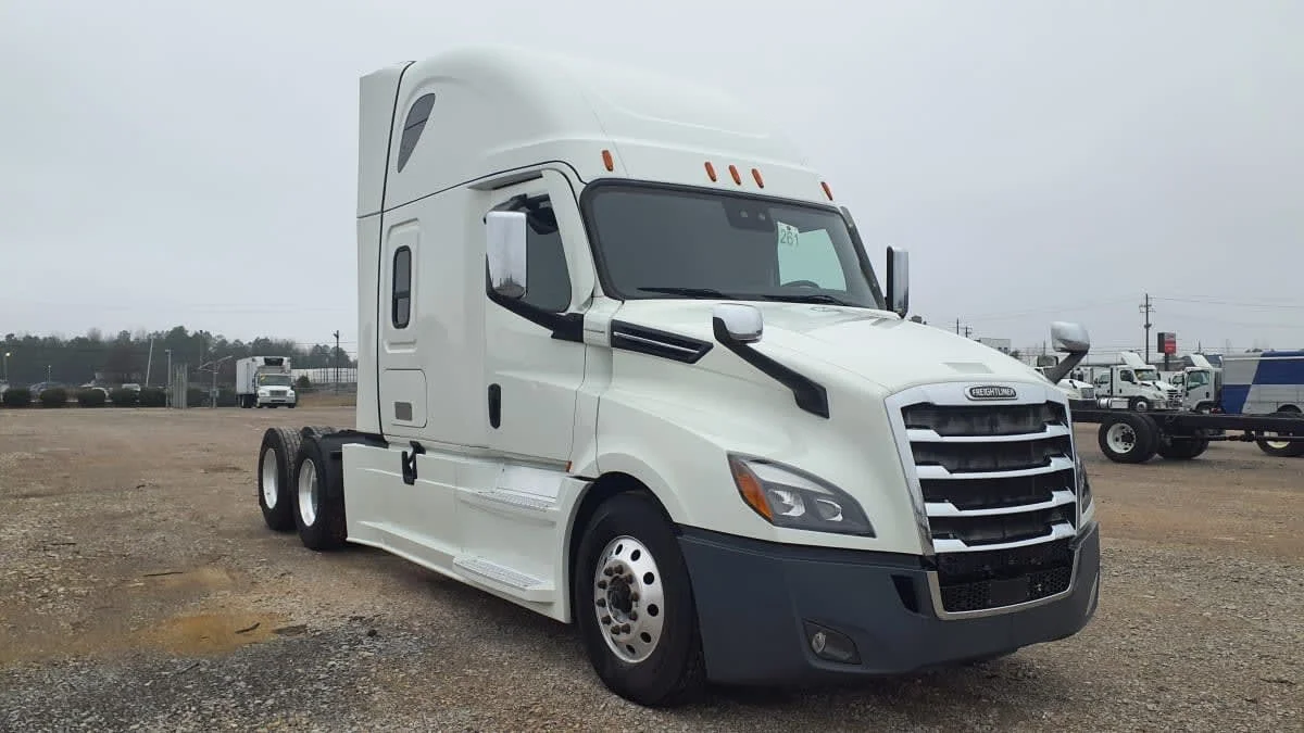 2020 Freightliner Cascadia in Birmingham, AL — photo 3