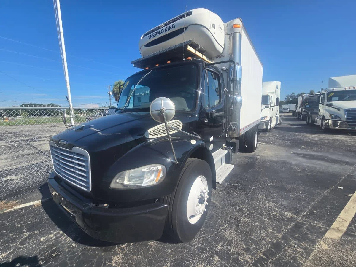 2016 Freightliner M2 106 in Tampa, FL — photo 3
