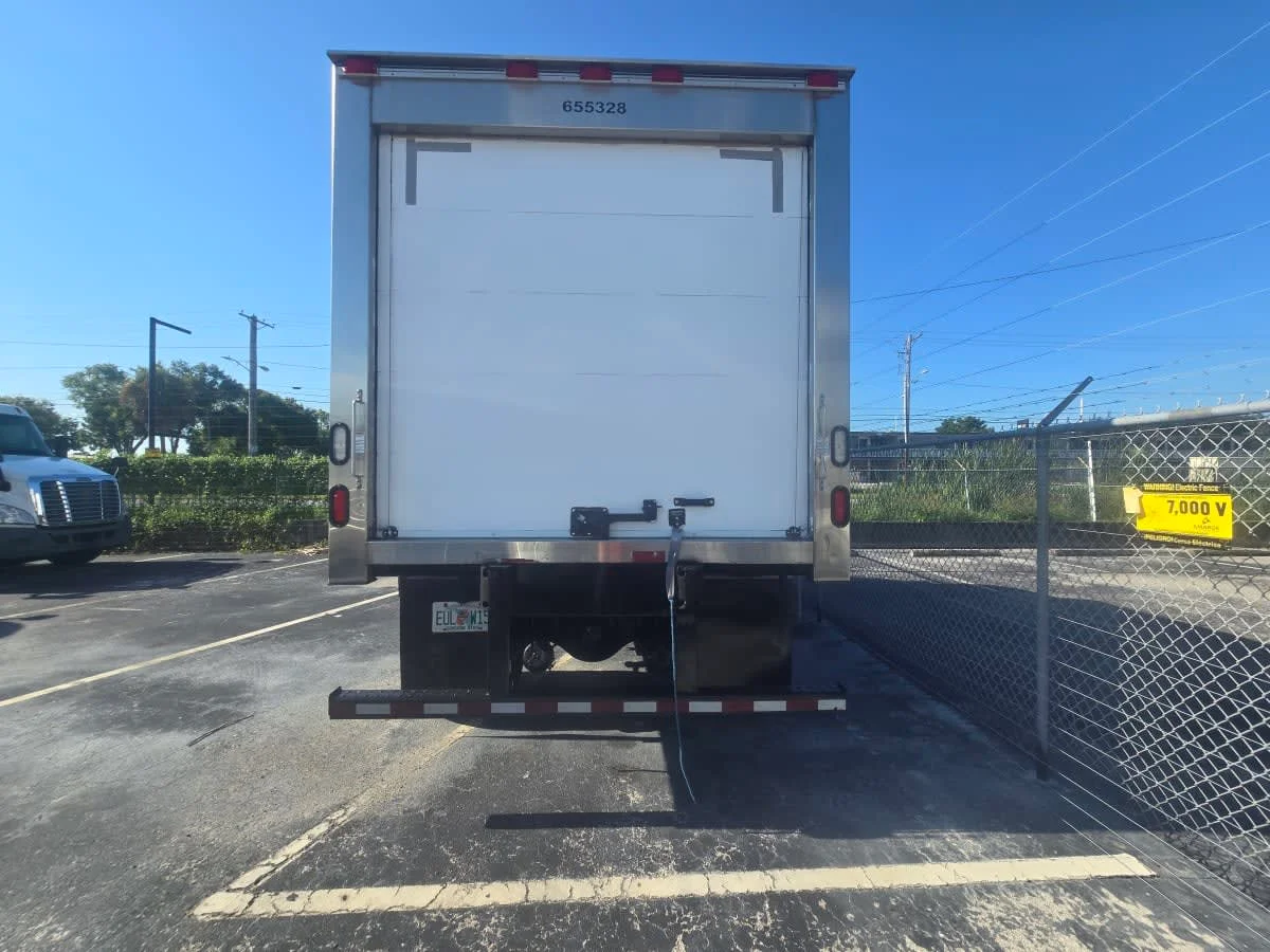 2016 Freightliner M2 106 in Tampa, FL — photo 5