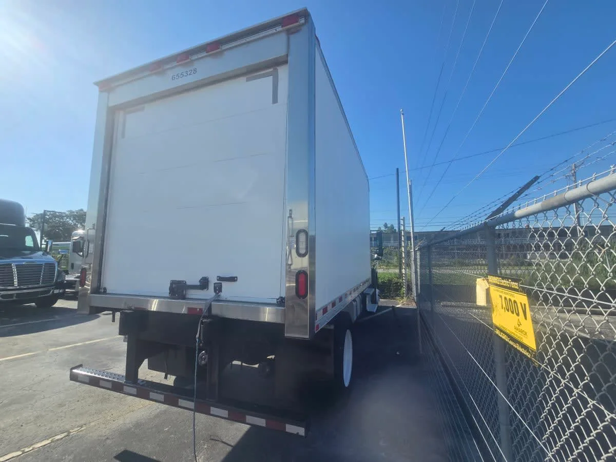 2016 Freightliner M2 106 in Tampa, FL — photo 6
