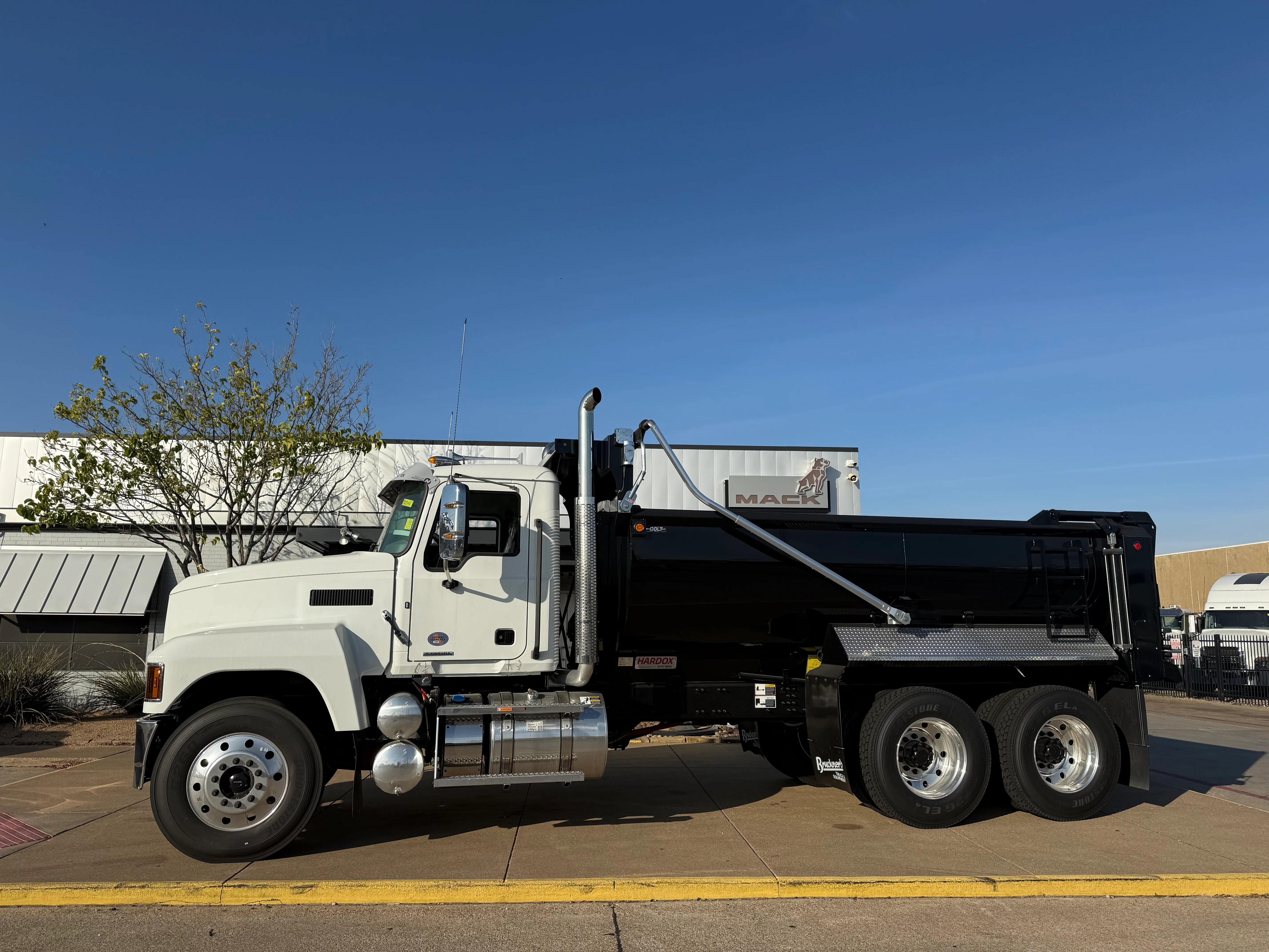 2026 Mack Pinnacle in Fort Worth, TX — photo 3