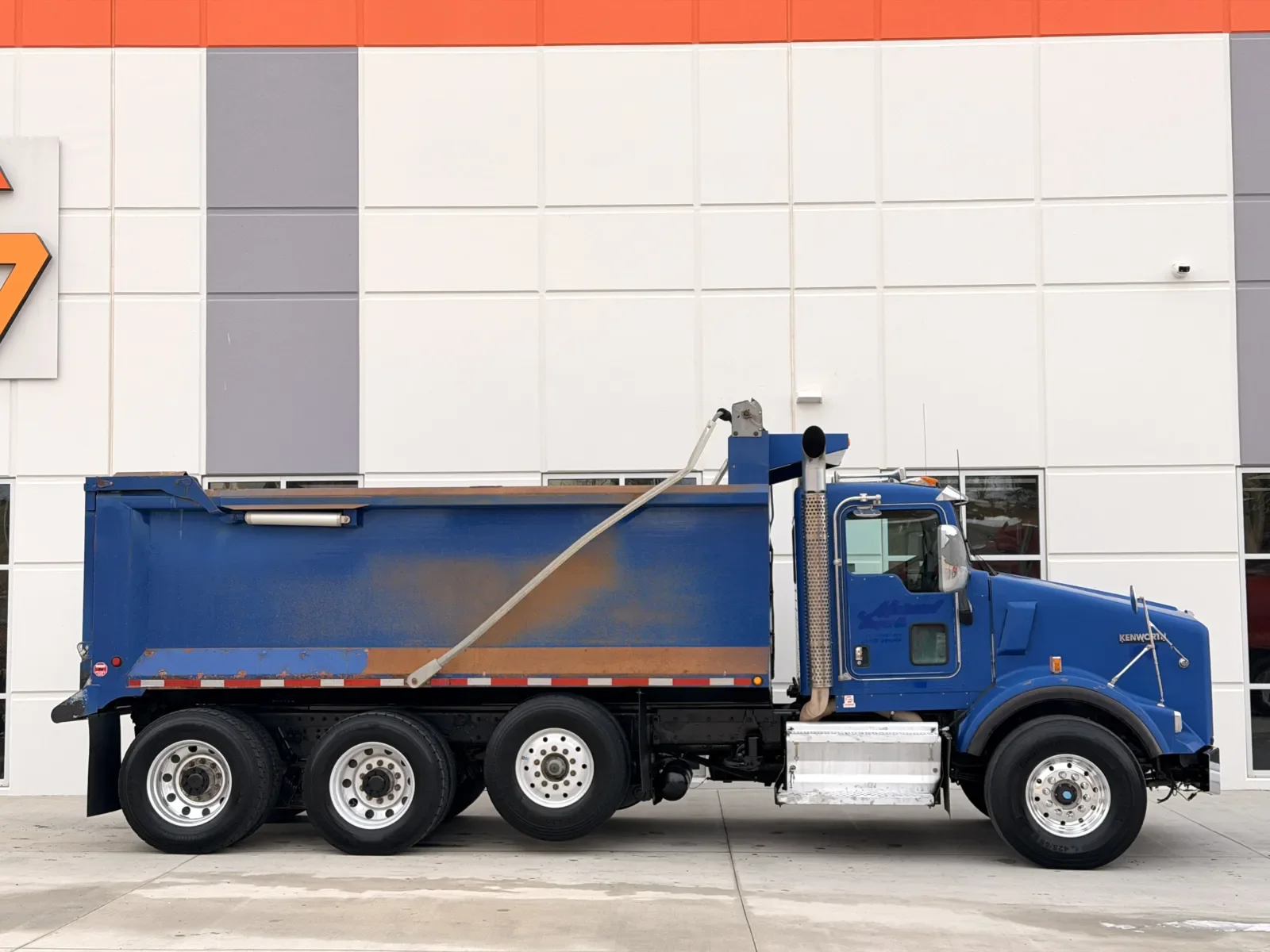 2011 Kenworth T800 - image 4
