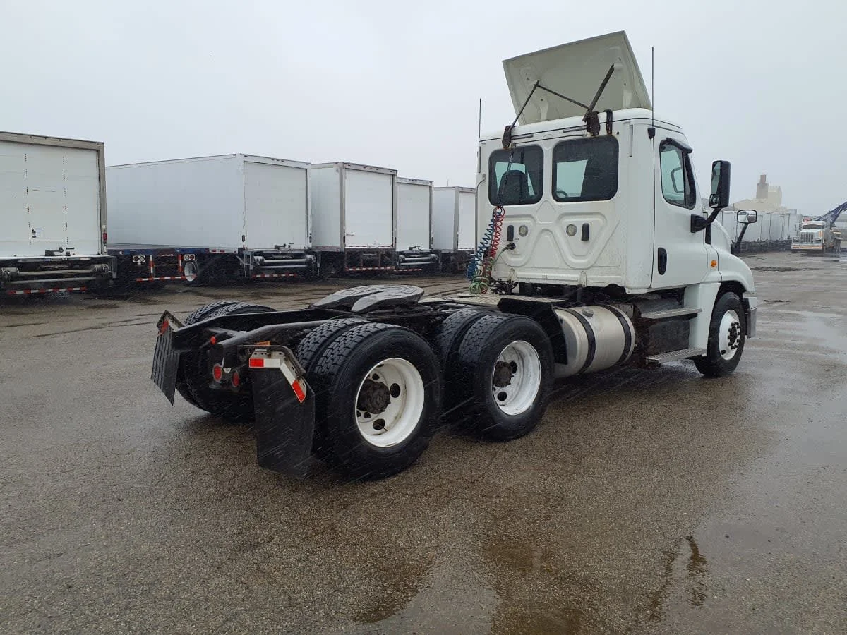 2018 Freightliner Cascadia - image 4