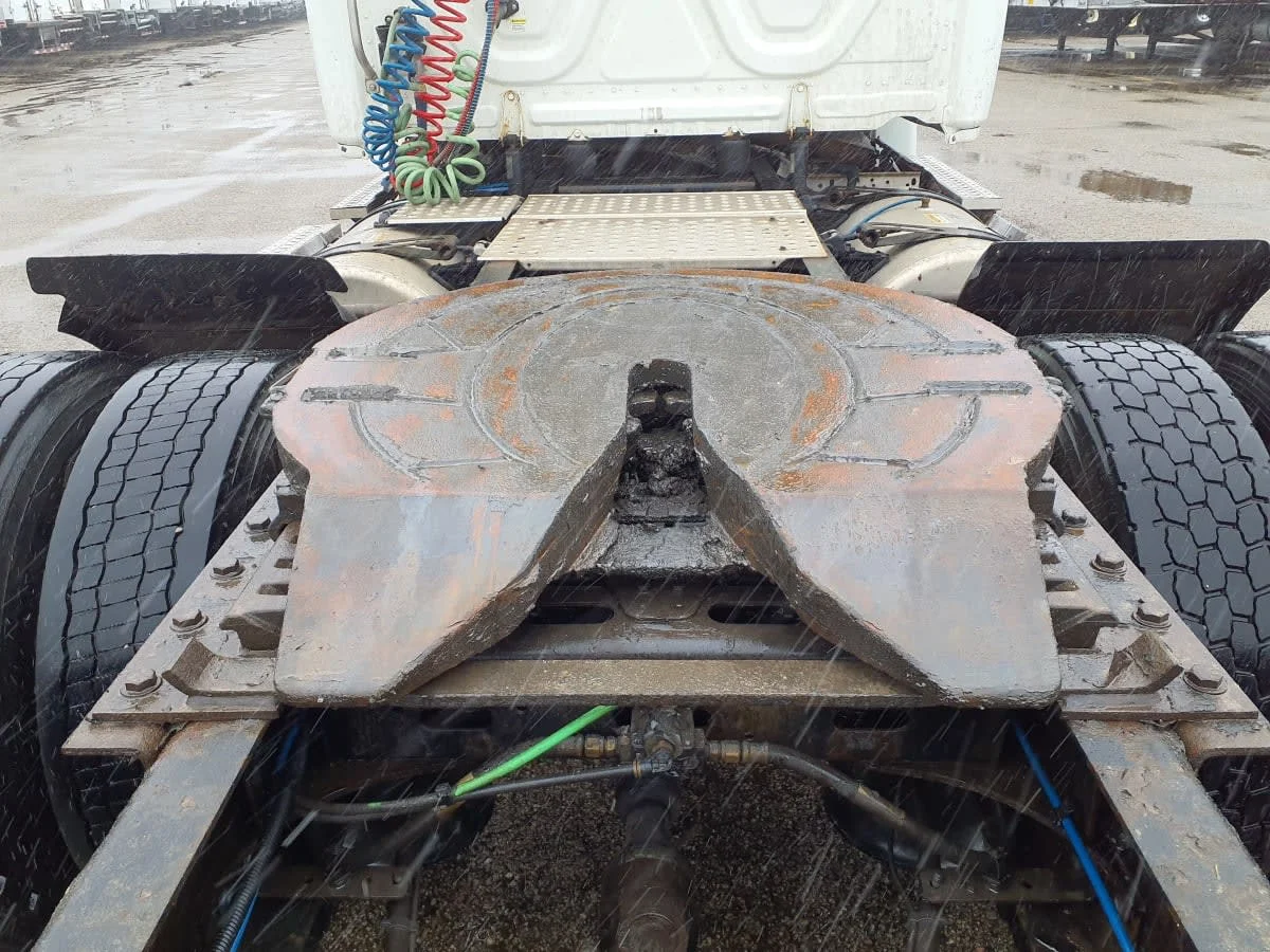 2018 Freightliner Cascadia - image 11