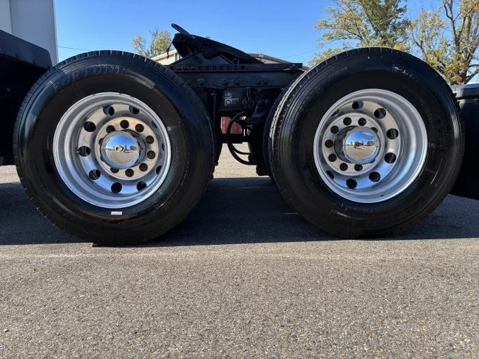 2022 Peterbilt 579 - image 16