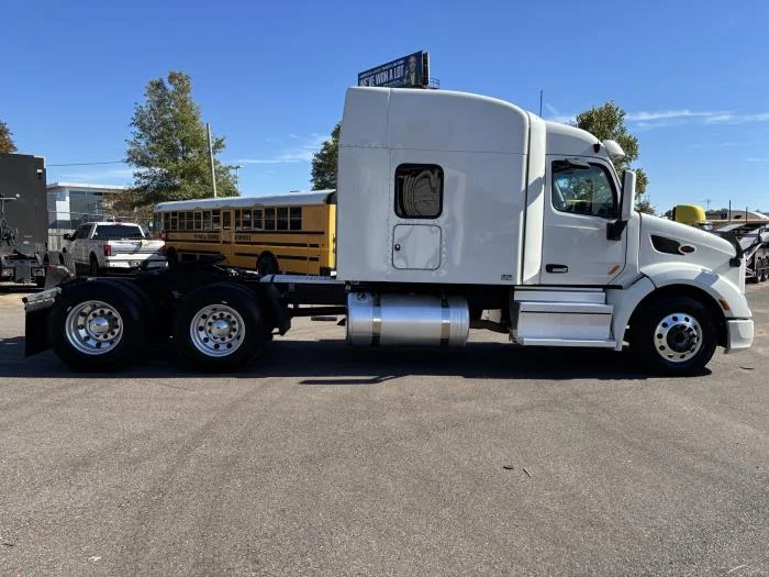2022 Peterbilt 579 - image 8