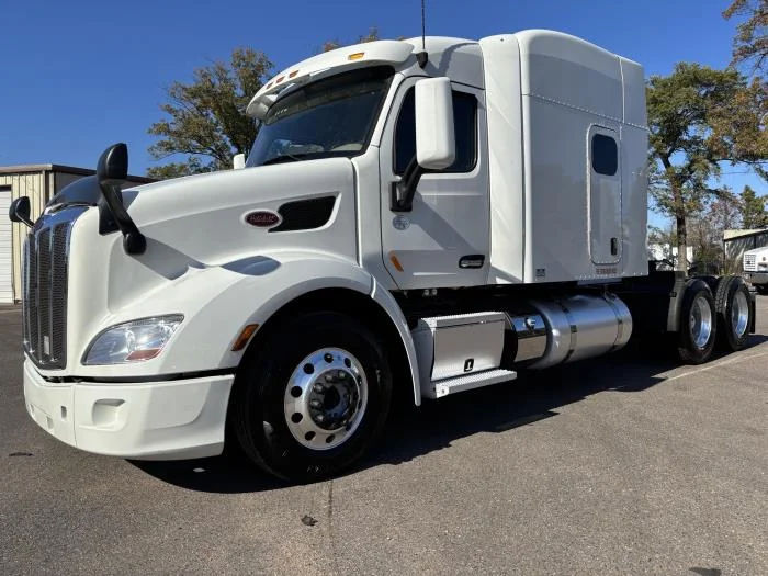 2022 Peterbilt 579 - image 3