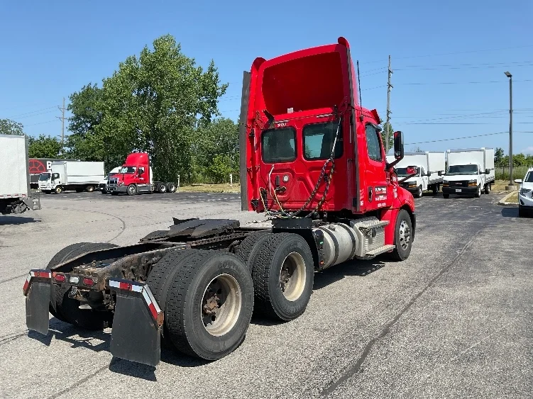 2020 Freightliner Cascadia in Rochester, NY — photo 7