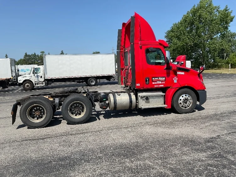 2020 Freightliner Cascadia in Rochester, NY — photo 8