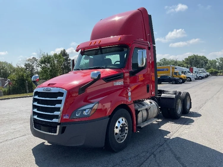 2020 Freightliner Cascadia in Rochester, NY — photo 3