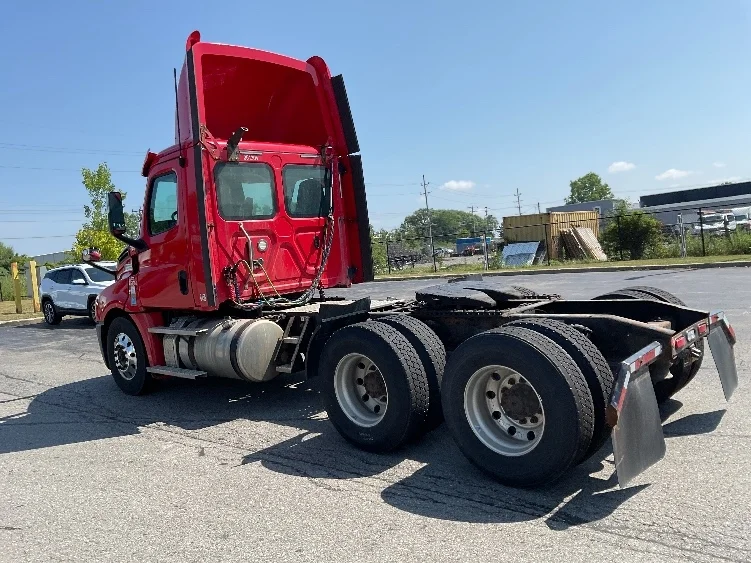 2020 Freightliner Cascadia in Rochester, NY — photo 5