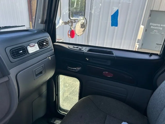 2023 Peterbilt 389 in Zanesville, OH — photo 14