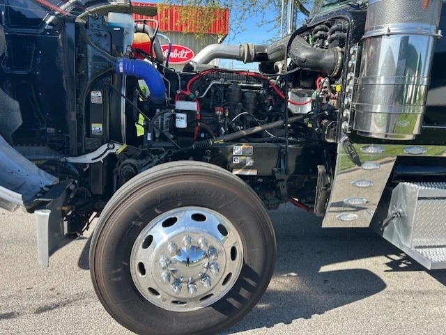 2023 Peterbilt 389 in Zanesville, OH — photo 8