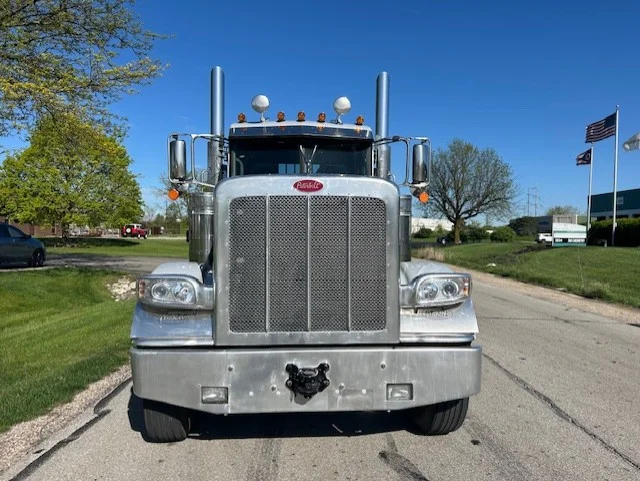 2023 Peterbilt 389 in Zanesville, OH — photo 4
