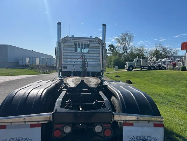 2023 Peterbilt 389 in Zanesville, OH — photo 6