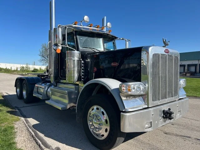 2023 Peterbilt 389 in Zanesville, OH — photo 2