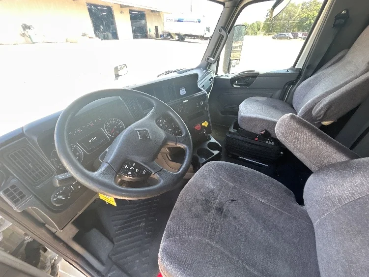 2022 International LT - image 10