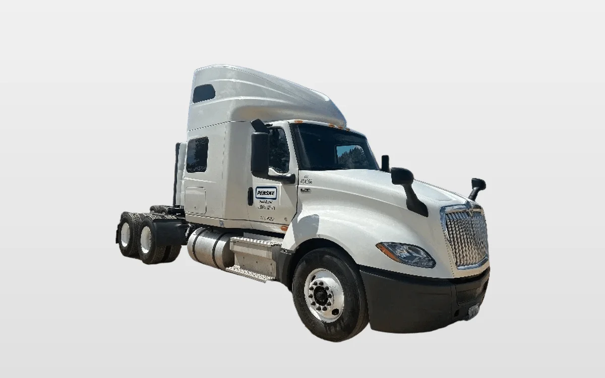 2022 International LT - image 1