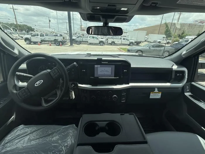 2026 Ford F-550 — photo 11