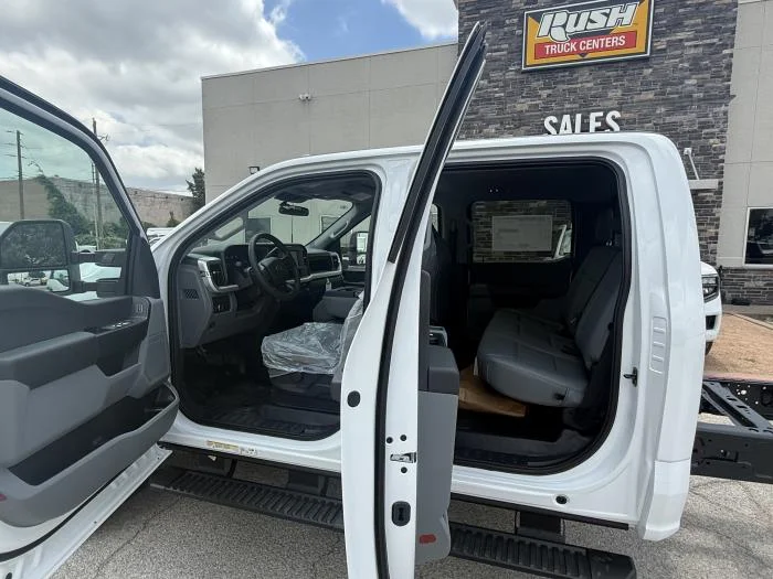 2026 Ford F-550 — photo 10
