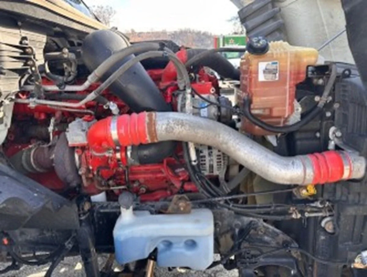 2021 International LT - image 9