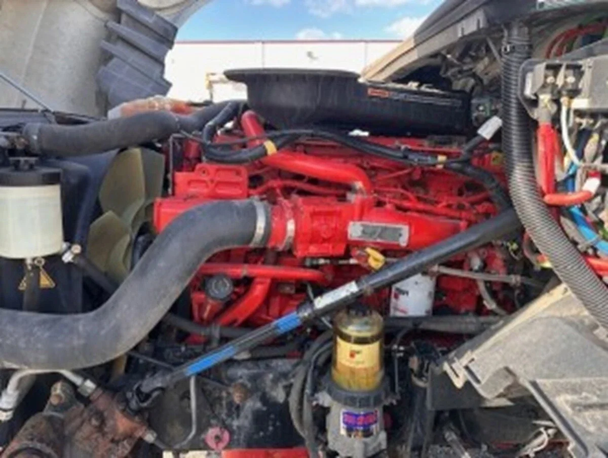 2021 International LT - image 10