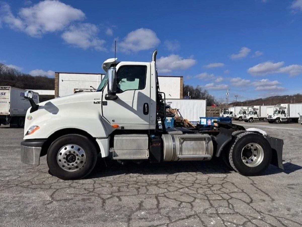 2021 International LT - image 5