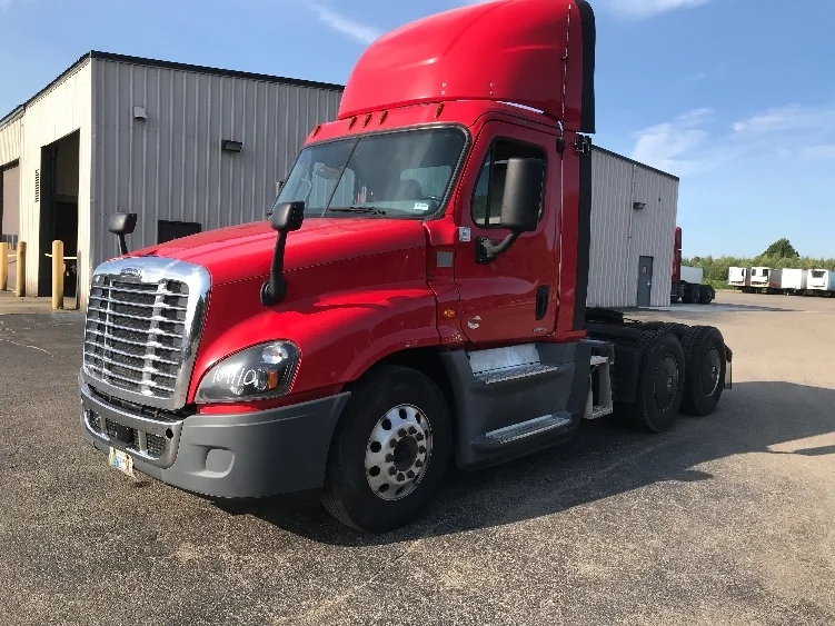 2018 Freightliner Cascadia - image 3