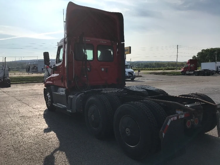 2018 Freightliner Cascadia - image 5