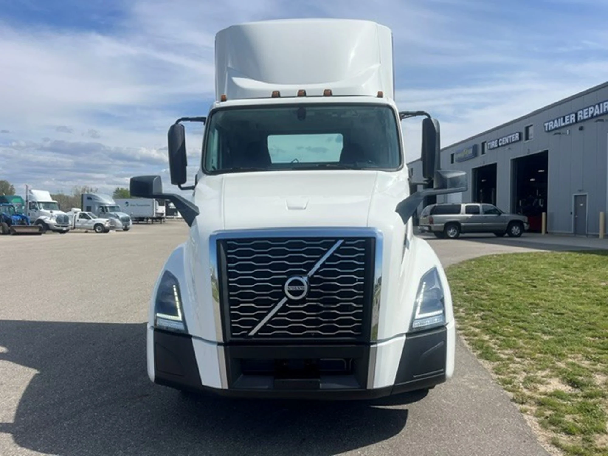 2023 Volvo VNL 860 in MI — photo 2
