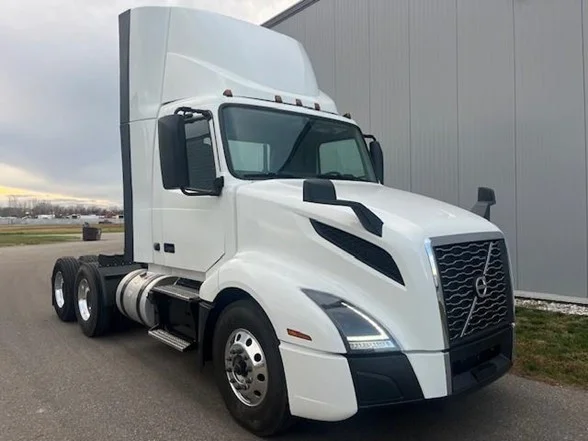 2023 Volvo VNL 860 in MI