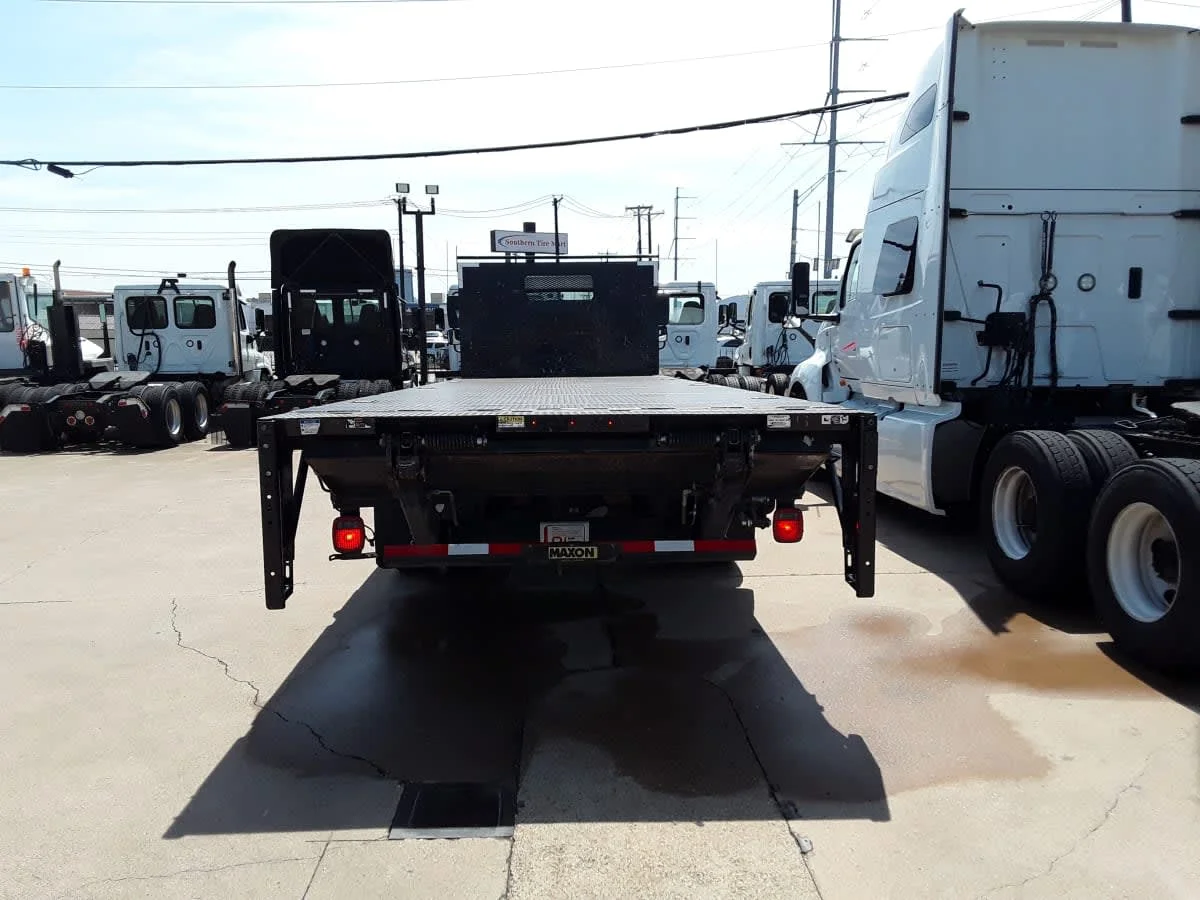 2019 Freightliner M2 106 in Dallas, TX — photo 5