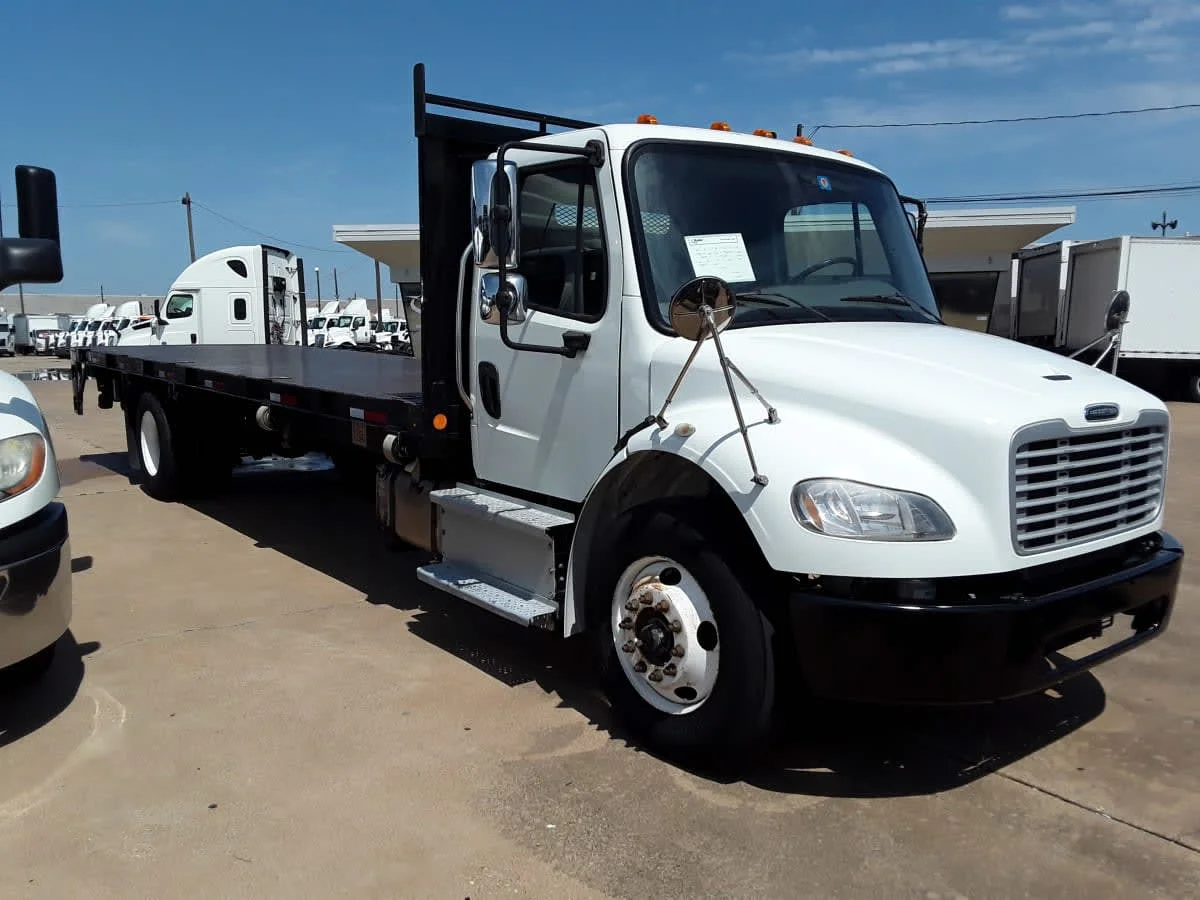 2019 Freightliner M2 106 in Dallas, TX — photo 3