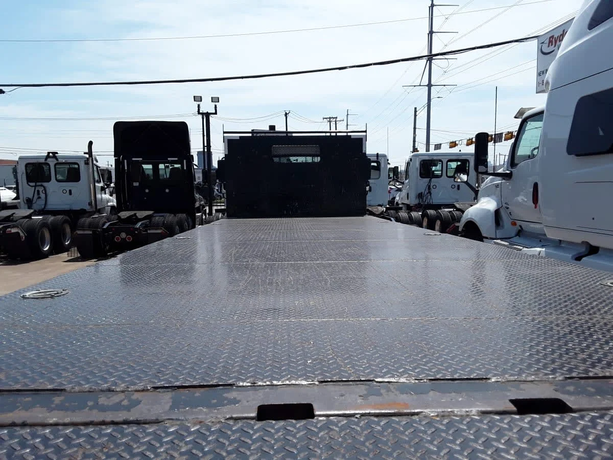 2019 Freightliner M2 106 in Dallas, TX — photo 8