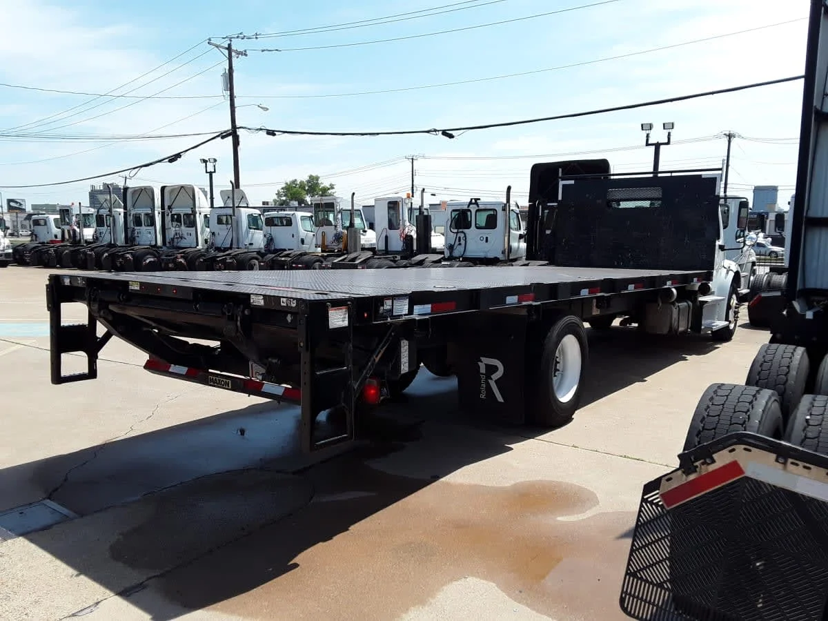 2019 Freightliner M2 106 - image 4