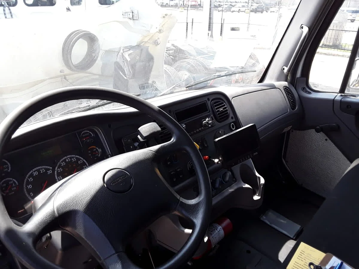 2019 Freightliner M2 106 - image 7