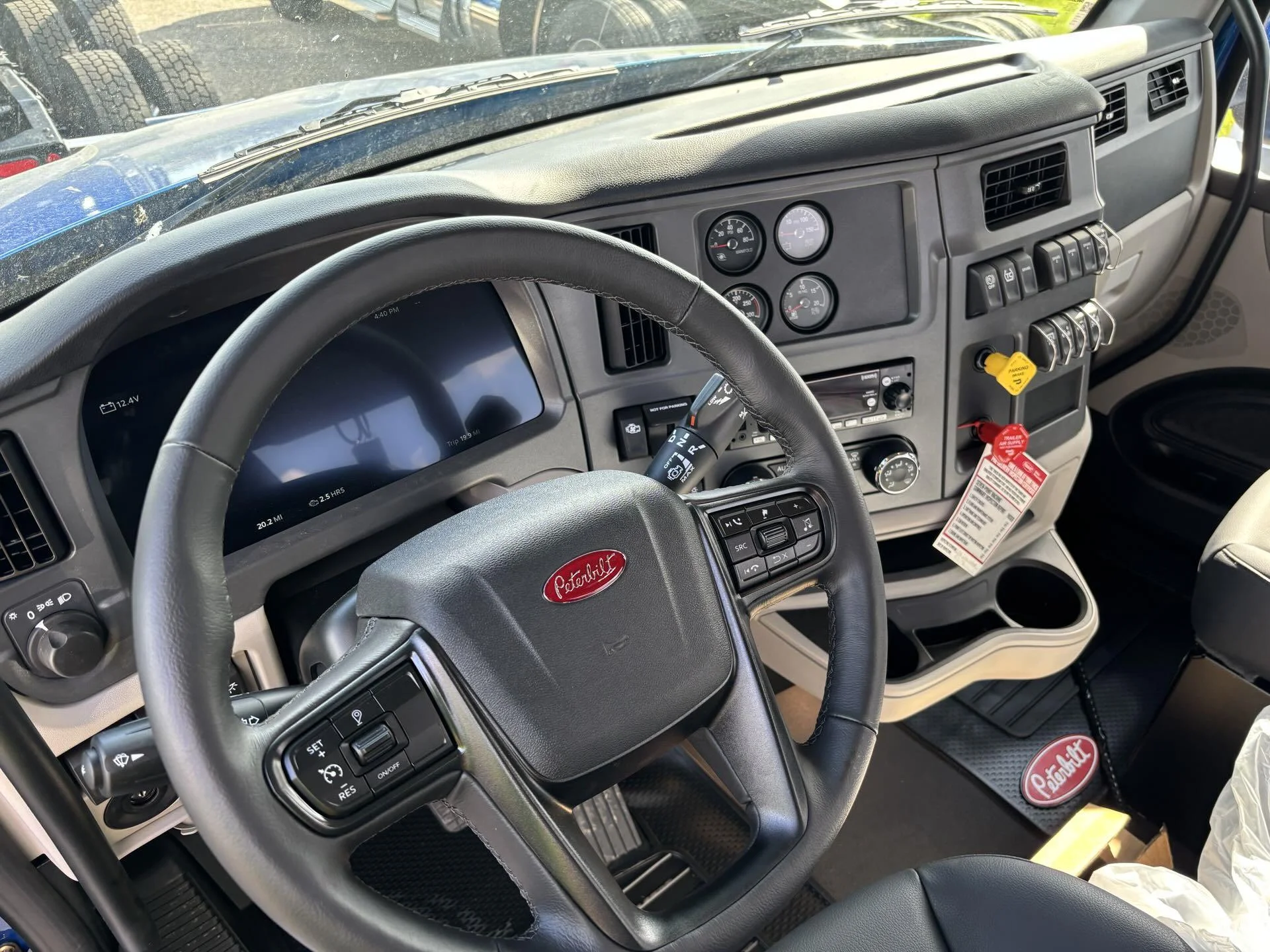 2027 Peterbilt 579 in Zanesville, OH — photo 12
