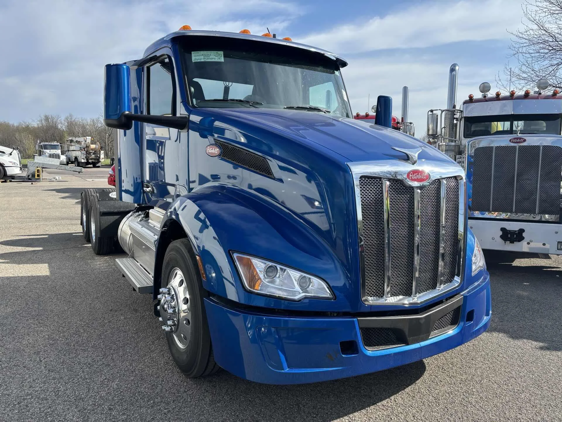 2027 Peterbilt 579 in Zanesville, OH — photo 2