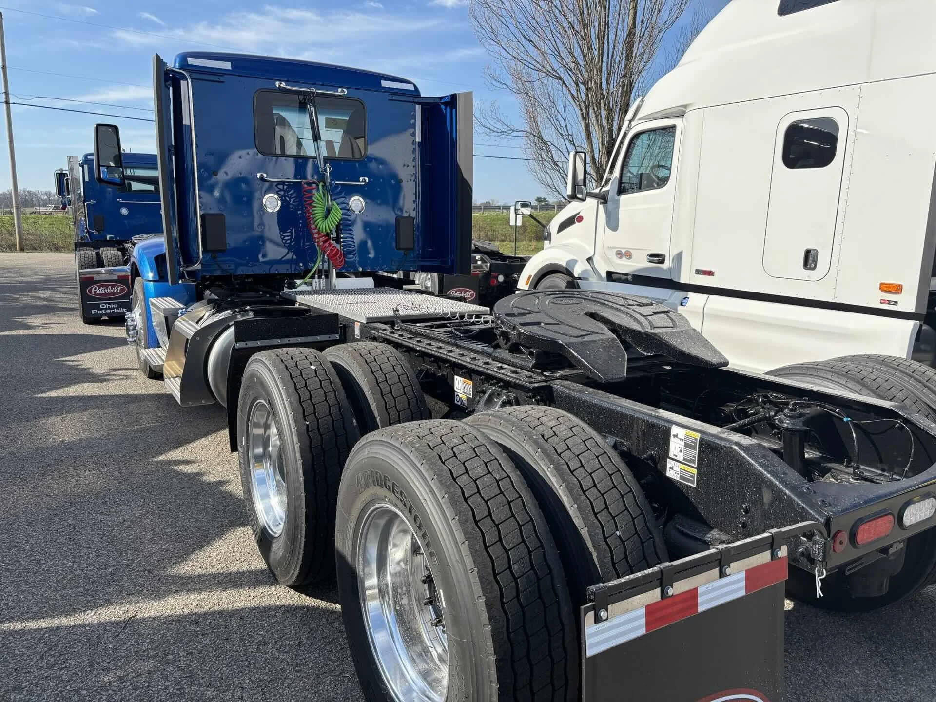 2027 Peterbilt 579 in Zanesville, OH — photo 3