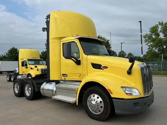 2021 Peterbilt 579 in Charlotte, NC — photo 2