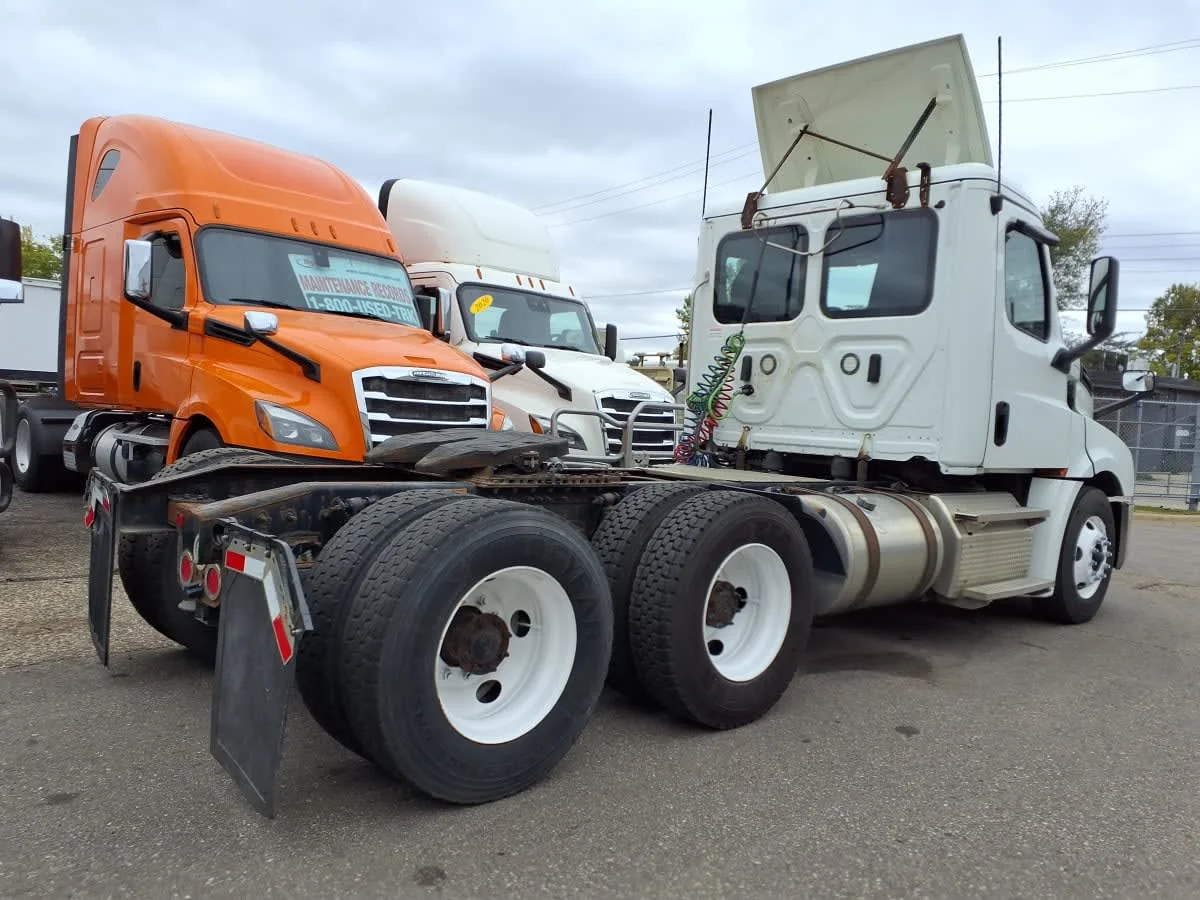 2019 Freightliner Cascadia in Minneapolis, MN — photo 4