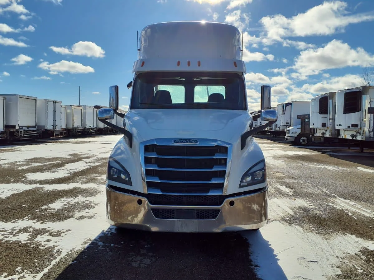 2019 Freightliner Cascadia in Wayland, MI — photo 2