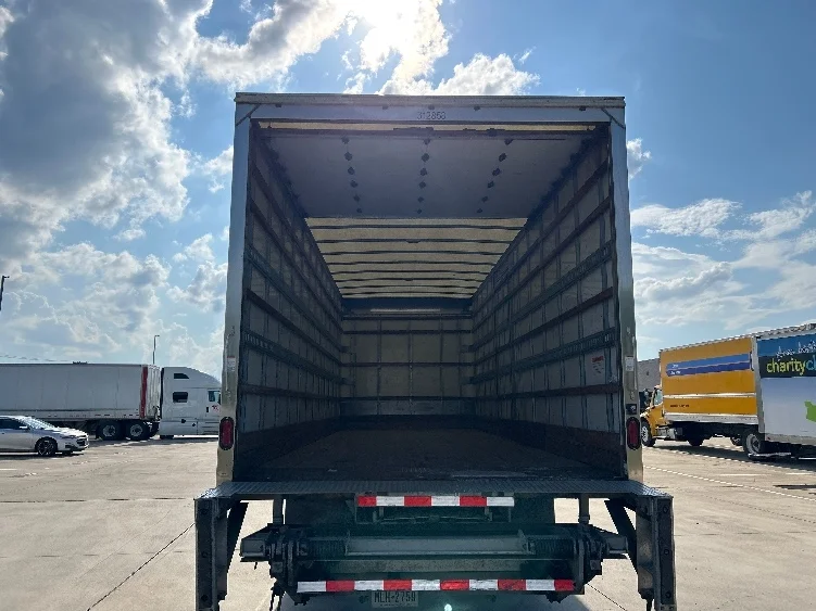 2018 Freightliner eM2 in Arlington, TX — photo 8