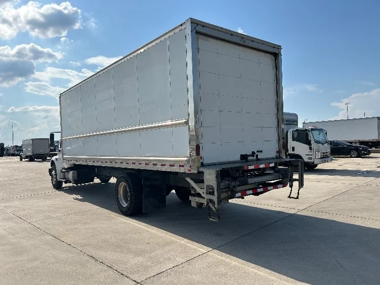 2018 Freightliner eM2 in Arlington, TX — photo 6